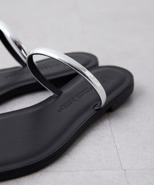 NICOLAS LAINAS(ニコラスライナス)の「<WEB限定サイズ有>【NICOLAS LAINAS】別注トングフラットサンダル(サンダル・レディース・ブラック/ブラウン・37/38/39/36)」の9枚目の写真