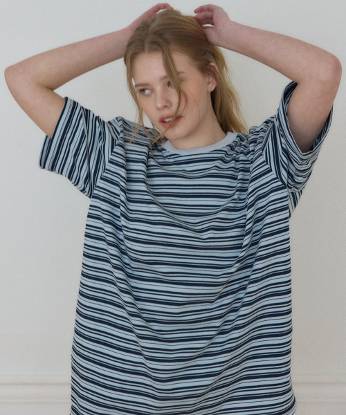 OURHOPE(アワーホープ)の「オーバーサイズロゴストライプTシャツ - ネイビー(Tシャツ/カットソー・レディース・ネイビー・ONE)」の3枚目の写真