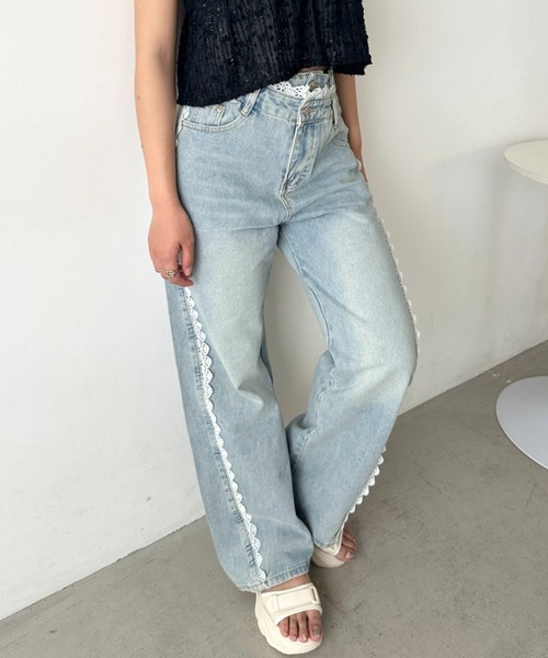 CLEA(クレア)の「レイヤード風レースデニムパンツ(デニムパンツ・レディース・ライトブルー・M/S)」の4枚目の写真