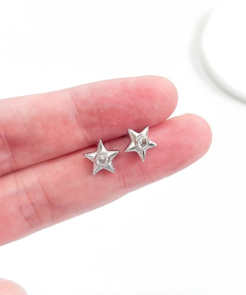 yu-ka(ユーカ)の「YU-KA:スターミニピアス Star Mini Earrings(ピアス(両耳用)・レディース・シルバー・FREE)」の3枚目の写真