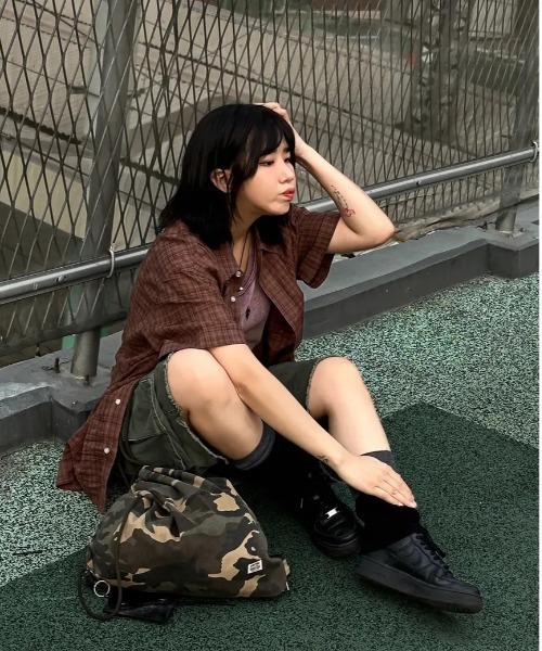 Vini(ヴィニ)の「ビンテージチェック フロントポケットハーフシャツ(Tシャツ/カットソー・メンズ・ブラック/ネイビー/ブラウン・MEDIUM/LARGE)」の20枚目の写真