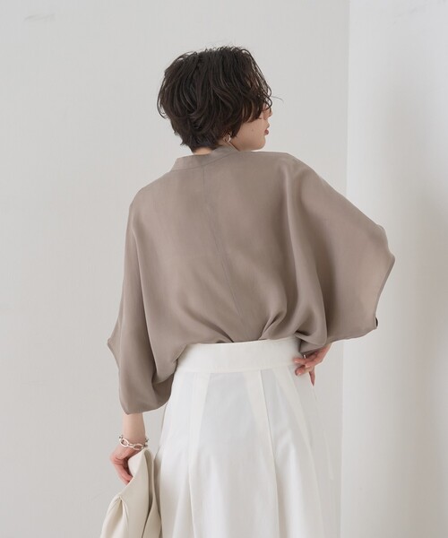 Rouge vif(ルージュヴィフ)の「【セットアップ対応】キュプラフィブリルドレープスキッパーブラウス(シャツ/ブラウス・レディース・グレー/グレイッシュベージュ/アイボリー・フリー)」の13枚目の写真