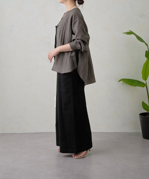 Jena espace merveilleux（ジェナ　エスパスメルヴェイユ）の「バックギャザーシアーシャツ（シャツ/ブラウス・レディース・チャコールグレー/オフホワイト/グリーン・FREE）」の15枚目の写真