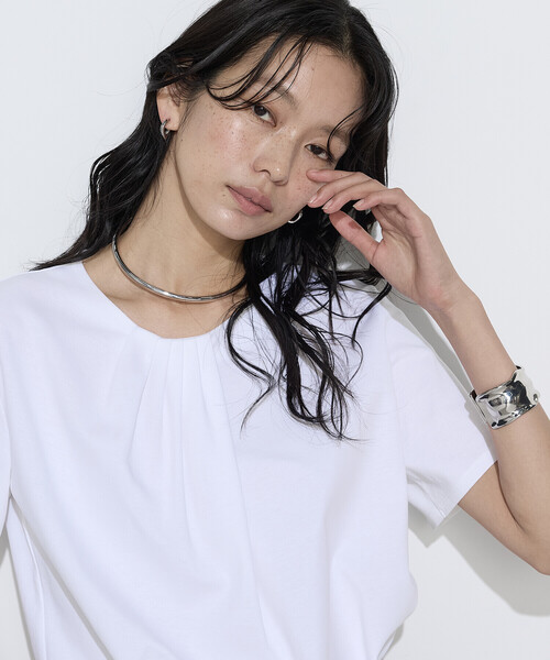 K.T KIYOKO TAKASE(キヨコタカセ)の「コットン強撚ポンチ ドレープタックシャツ(Tシャツ/カットソー・レディース・サックスブルー/ホワイト/ブラウン・9号)」の4枚目の写真