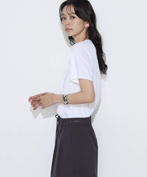 K.T KIYOKO TAKASE(キヨコタカセ)の「コットン強撚ポンチ ドレープタックシャツ(Tシャツ/カットソー・レディース・サックスブルー/ホワイト/ブラウン・9号)」の5枚目の写真