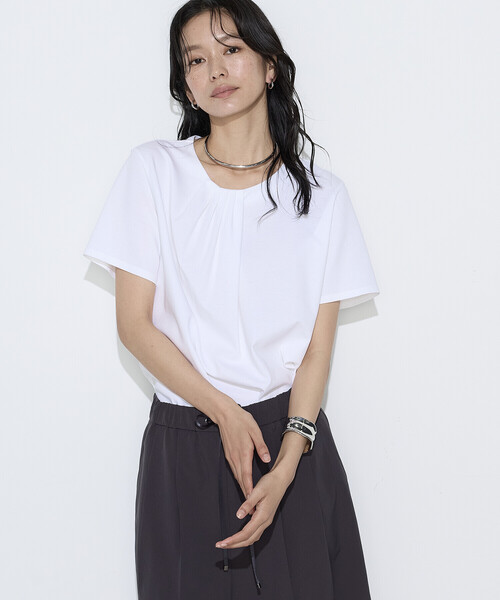 K.T KIYOKO TAKASE(キヨコタカセ)の「コットン強撚ポンチ ドレープタックシャツ(Tシャツ/カットソー・レディース・サックスブルー/ホワイト/ブラウン・9号)」の7枚目の写真