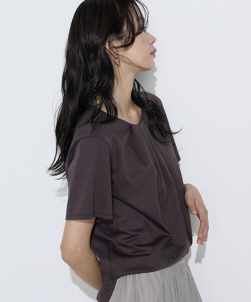 K.T KIYOKO TAKASE(キヨコタカセ)の「コットン強撚ポンチ ドレープタックシャツ(Tシャツ/カットソー・レディース・サックスブルー/ホワイト/ブラウン・9号)」の11枚目の写真