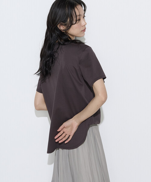 K.T KIYOKO TAKASE(キヨコタカセ)の「コットン強撚ポンチ ドレープタックシャツ(Tシャツ/カットソー・レディース・サックスブルー/ホワイト/ブラウン・9号)」の12枚目の写真