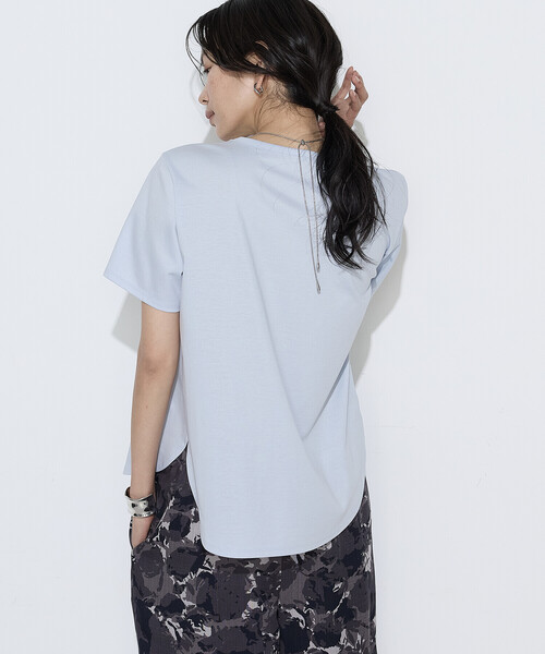 K.T KIYOKO TAKASE(キヨコタカセ)の「コットン強撚ポンチ ドレープタックシャツ(Tシャツ/カットソー・レディース・サックスブルー/ホワイト/ブラウン・9号)」の18枚目の写真