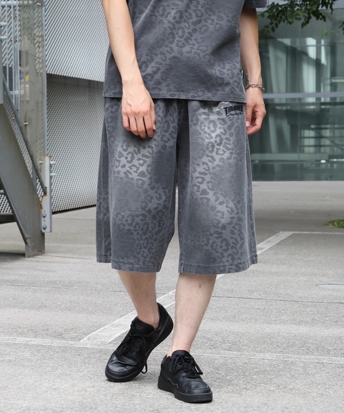 THRASHER(スラッシャー)の「【THRASHER/スラッシャー】スプレーライク加工 レオパード柄 ショーパン(スウェットパンツ・メンズ・ブラック/ブルー/アッシュグレー・XL/L/M)」の2枚目の写真