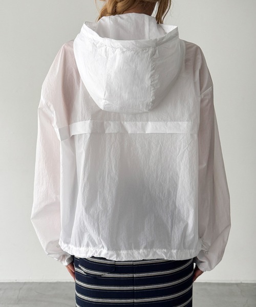 CANAL JEAN（キャナルジーン）の「El mar　UVカットナイロンパーカー（ナイロンジャケット・レディース・ホワイト/サックスブルー・ONE SIZE）」の7枚目の写真