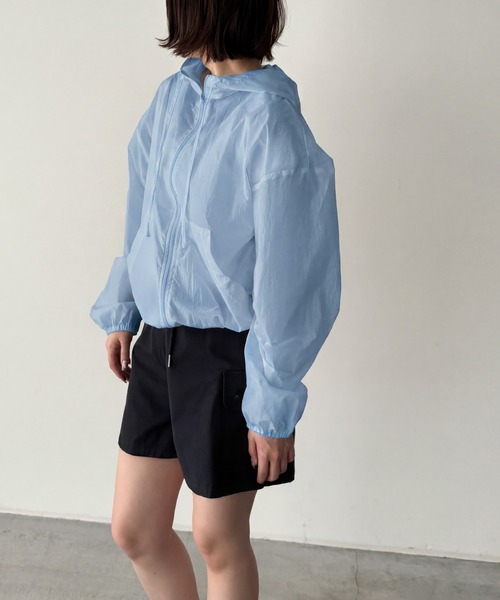 CANAL JEAN（キャナルジーン）の「El mar　UVカットナイロンパーカー（ナイロンジャケット・レディース・ホワイト/サックスブルー・ONE SIZE）」の13枚目の写真