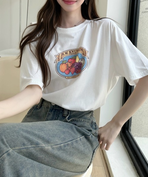 Ada.（エイダ）の「ヴィンテージ ライク フルーツ ロゴ 半袖 Tシャツ（Tシャツ/カットソー・レディース・ライトグレー/ホワイト/チャコール/アイボリー・FREE）」の2枚目の写真