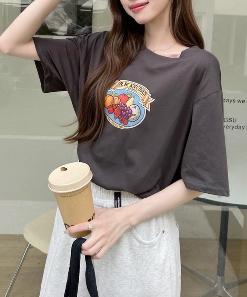 Ada.（エイダ）の「ヴィンテージ ライク フルーツ ロゴ 半袖 Tシャツ（Tシャツ/カットソー・レディース・ライトグレー/ホワイト/チャコール/アイボリー・FREE）」の4枚目の写真