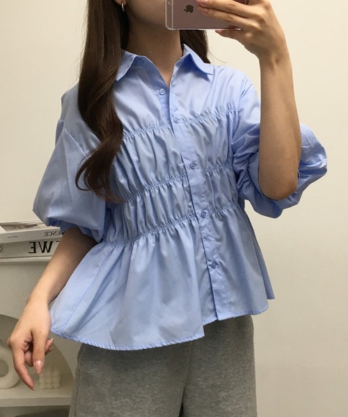 Ree&Mee（リーアンドミー）の「Ree&Mee TCブロード シャーリング パフスリーブ ブラウス 袖裏チュール仕様 半端袖（シャツ/ブラウス・レディース・オフホワイト/ブルー/ブラック・M/L）」の3枚目の写真