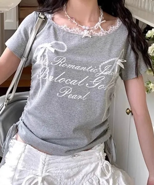 SHEPP(シープ)の「リボンシャーリングボートネック半袖ロゴTシャツ(Tシャツ/カットソー・レディース・グレー・F)」の3枚目の写真