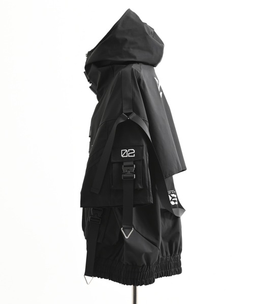 REFLEM INDUSTRY（レフレムインダストリー）の「REFLEM INDUSTRY/レフレム インダストリー』HALF-SLEEVE STORM SHELL HOODIE/サイバー切替ハイネックパーカー(撥水Type)（パーカー・レディース・ブラック・FREE）」の16枚目の写真