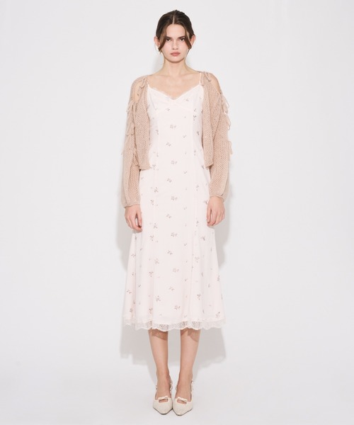 DEICY(デイシー)の「ローズ刺繍キャミワンピース(ワンピース・レディース・ベビーピンク/ブラウン・1/0)」の4枚目の写真