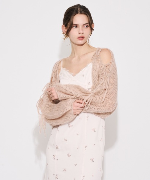 DEICY(デイシー)の「ローズ刺繍キャミワンピース(ワンピース・レディース・ベビーピンク/ブラウン・1/0)」の6枚目の写真