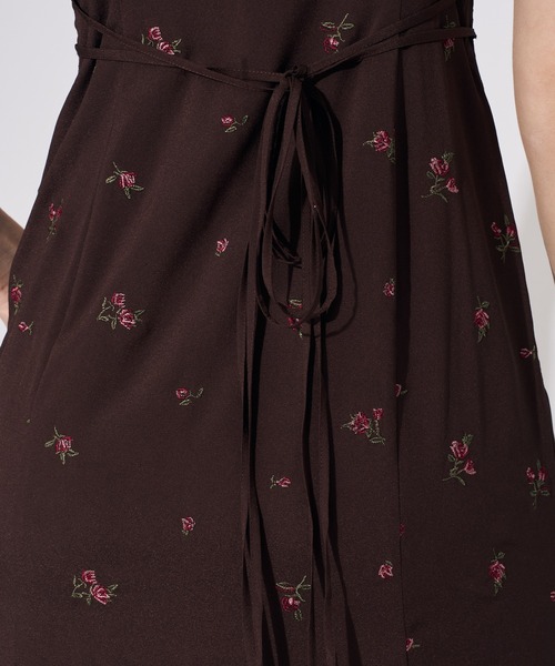 DEICY(デイシー)の「ローズ刺繍キャミワンピース(ワンピース・レディース・ベビーピンク/ブラウン・1/0)」の18枚目の写真