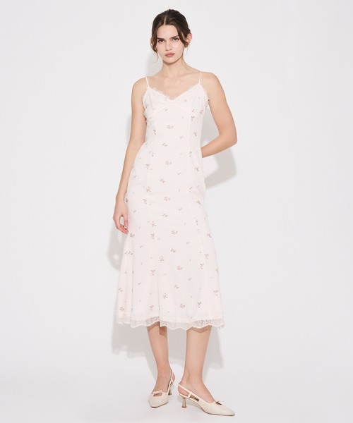 DEICY(デイシー)の「ローズ刺繍キャミワンピース(ワンピース・レディース・ベビーピンク/ブラウン・1/0)」の7枚目の写真