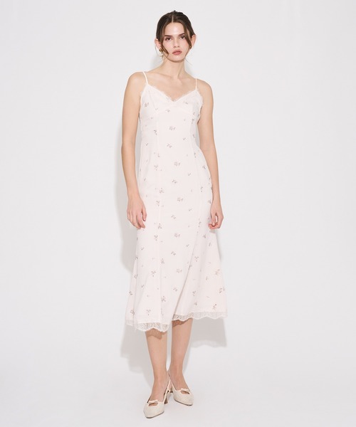 DEICY(デイシー)の「ローズ刺繍キャミワンピース(ワンピース・レディース・ベビーピンク/ブラウン・1/0)」の8枚目の写真