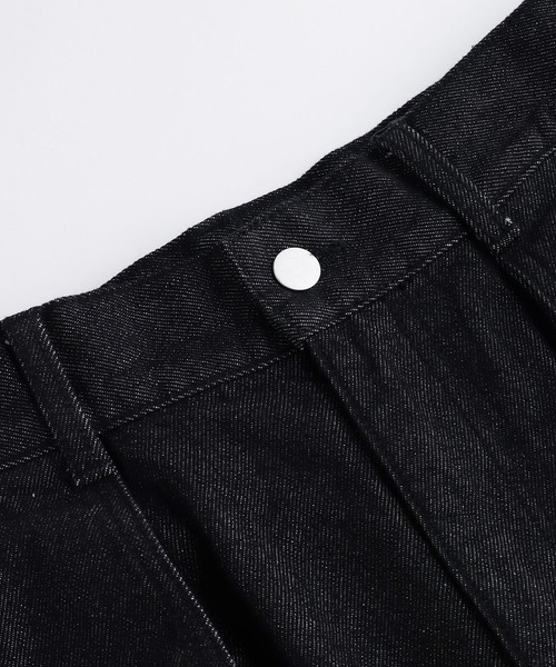 NAKER(ネイカー)の「タックワイド バレルレッグカーブデニムパンツ(デニムパンツ・メンズ・インディゴブルー/ブラック・S/M/L/XL)」の10枚目の写真