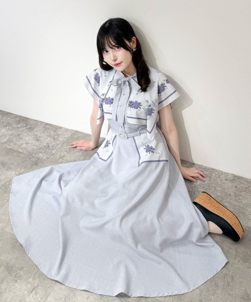 an another angelus(アンアナザーアンジェラス)の「ハンカチーフケープワンピース/fint フィント(ワンピース・レディース・ライトブルー/アイボリー・FREE)」の1枚目の写真