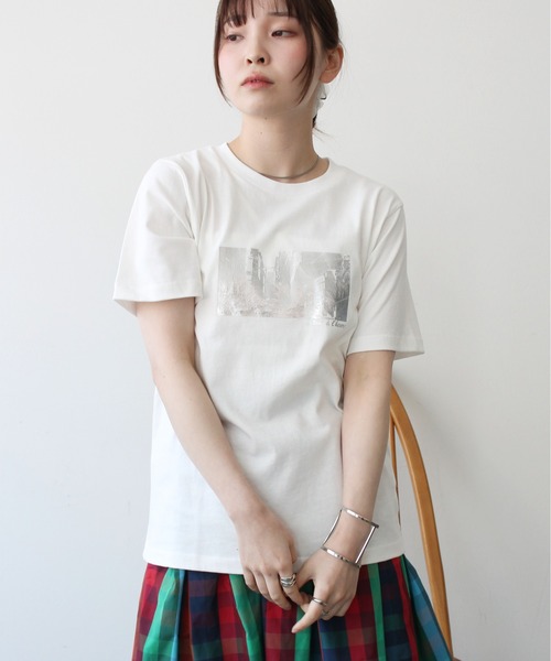 Meli rich(メリーリッチ)の「箔プリントコンパクト風景Tシャツ(Tシャツ/カットソー・レディース・ブラック/オフホワイト・FREE)」の2枚目の写真