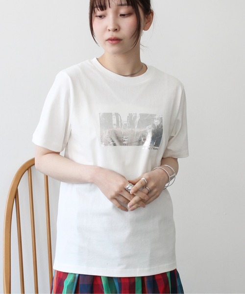 Meli rich(メリーリッチ)の「箔プリントコンパクト風景Tシャツ(Tシャツ/カットソー・レディース・ブラック/オフホワイト・FREE)」の3枚目の写真
