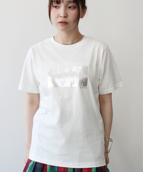 Meli rich(メリーリッチ)の「箔プリントコンパクト風景Tシャツ(Tシャツ/カットソー・レディース・ブラック/オフホワイト・FREE)」の4枚目の写真