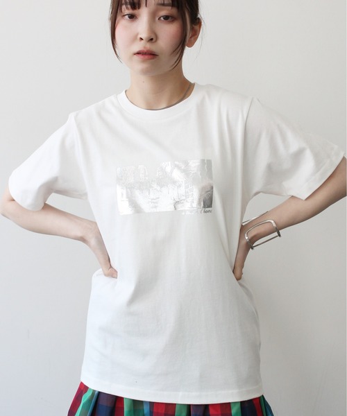 Meli rich(メリーリッチ)の「箔プリントコンパクト風景Tシャツ(Tシャツ/カットソー・レディース・ブラック/オフホワイト・FREE)」の5枚目の写真