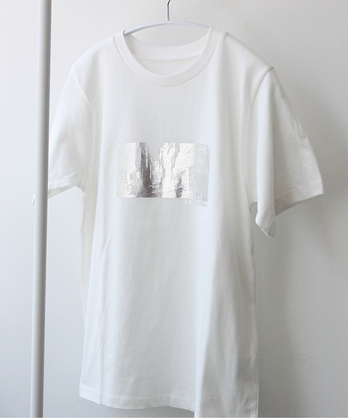 Meli rich(メリーリッチ)の「箔プリントコンパクト風景Tシャツ(Tシャツ/カットソー・レディース・ブラック/オフホワイト・FREE)」の9枚目の写真