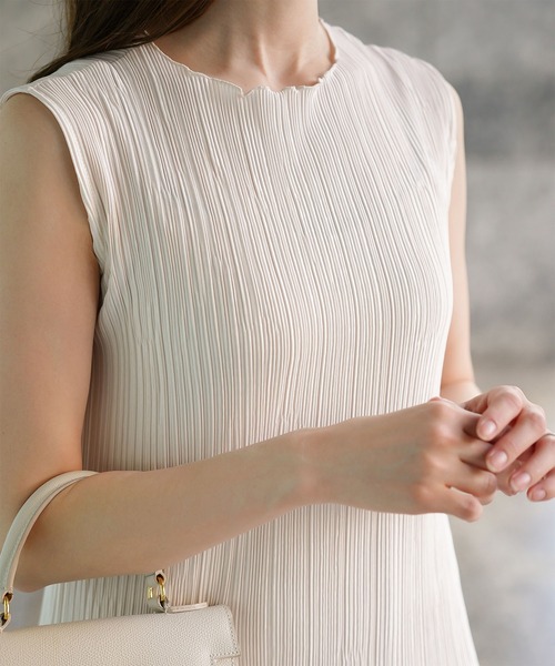 HUIT bouquet(ユイット)の「ノースリーブ プリーツ ワンピース HUIT(ワンピース・レディース・ライトグレー/アイボリー/ネイビー・M/S)」の11枚目の写真