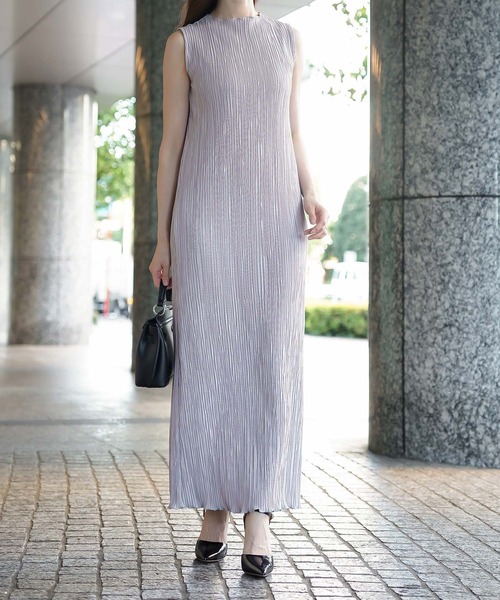 HUIT bouquet(ユイット)の「ノースリーブ プリーツ ワンピース HUIT(ワンピース・レディース・ライトグレー/アイボリー/ネイビー・M/S)」の16枚目の写真