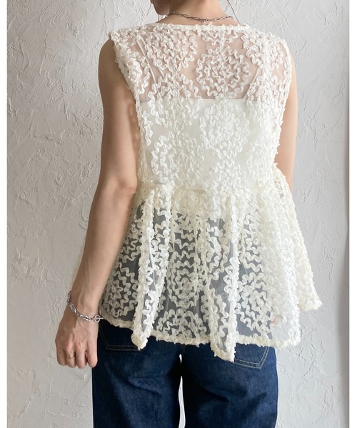 She's Closet(シーズクローゼット)の「Vネック 刺繍 レース ジャガード チュール シアー ペプラムベスト トップス(ベスト・レディース・アイボリー/ブラック・FREE)」の8枚目の写真