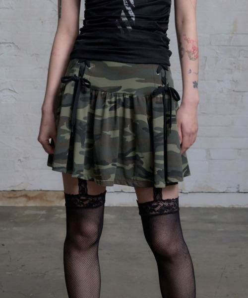 NIIER NOR(ニアノア)の「A'GEM/9 × .kom 『NIIER NOR/ニーアノア』LACE UP CAMO SKIRT/レースアップカモ スカート(スカート・レディース・グレー/カーキ・FREE)」の1枚目の写真
