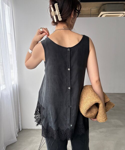 DouDou(ドゥドゥ)の「【セットアップ可能】前後2WAYレーストリムタンクブラウス(シャツ/ブラウス・レディース・ブラック/グレイッシュベージュ・FREE)」の9枚目の写真