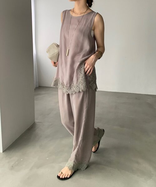 DouDou(ドゥドゥ)の「【セットアップ可能】前後2WAYレーストリムタンクブラウス(シャツ/ブラウス・レディース・ブラック/グレイッシュベージュ・FREE)」の22枚目の写真