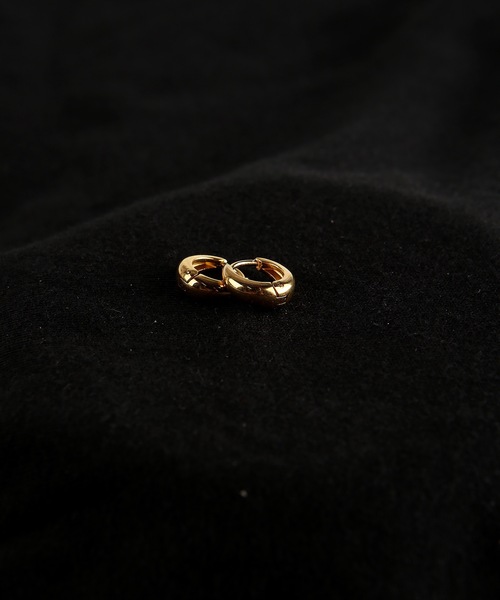 MIMILINE(ミミライン)の「ぷっくりミニループピアス/サージカルステンレス(ピアス(両耳用)・レディース・シルバー/ゴールド・FREE)」の4枚目の写真