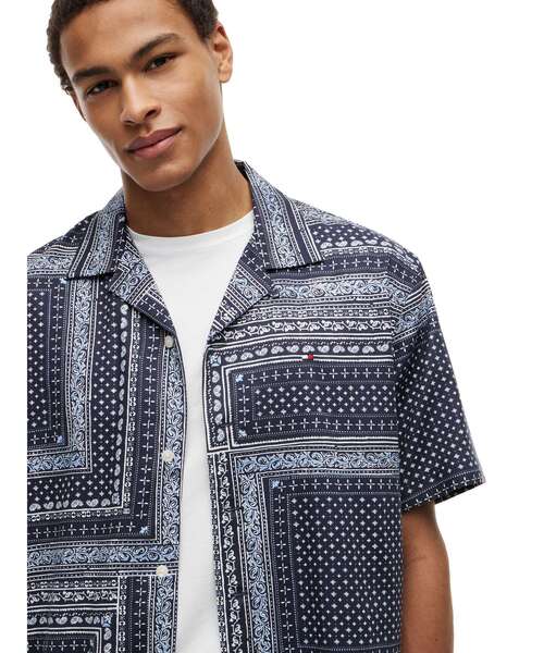 TOMMY HILFIGER(トミーヒルフィガー)の「コットンテンセルバンダナ柄ショートスリーブシャツ(シャツ/ブラウス・メンズ・ネイビー・X-LARGE/SMALL/MEDIUM/LARGE)」の4枚目の写真