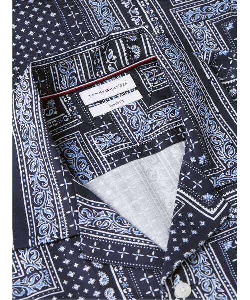 TOMMY HILFIGER(トミーヒルフィガー)の「コットンテンセルバンダナ柄ショートスリーブシャツ(シャツ/ブラウス・メンズ・ネイビー・X-LARGE/SMALL/MEDIUM/LARGE)」の2枚目の写真