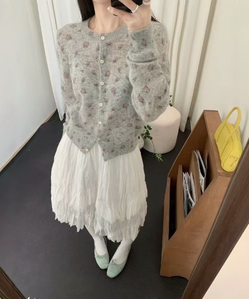 Ritzy(リッツィー)の「花柄透け感ニットカーディガン(カーディガン/ボレロ・レディース・グレー/パープル/ホワイト・M)」の2枚目の写真
