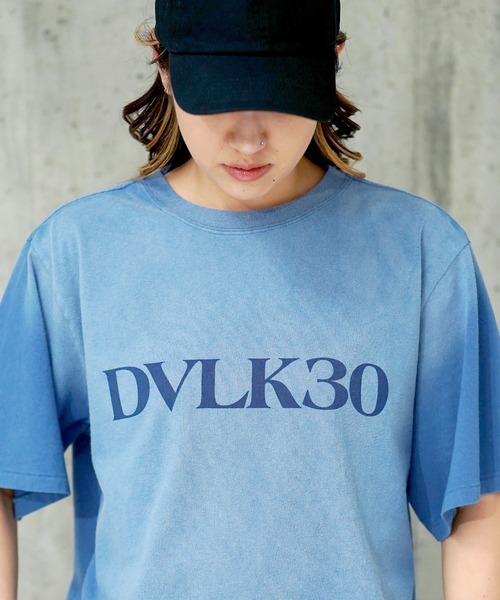 DEVILOCK(デビロック)の「DEVILOCK Sun Faded Vintage Logo Tee(Tシャツ/カットソー・メンズ・カーキ/ネイビー/ブラック・MEDIUM/X-LARGE/LARGE)」の1枚目の写真