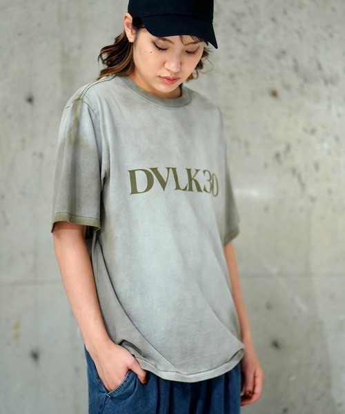 DEVILOCK(デビロック)の「DEVILOCK Sun Faded Vintage Logo Tee(Tシャツ/カットソー・メンズ・カーキ/ネイビー/ブラック・MEDIUM/X-LARGE/LARGE)」の13枚目の写真