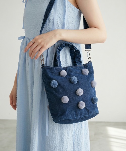 crossi(クロッシー)の「デニムドットトートバッグショルダー2WAYポンポン軽量(トートバッグ・レディース・ブラック・FREE)」の5枚目の写真