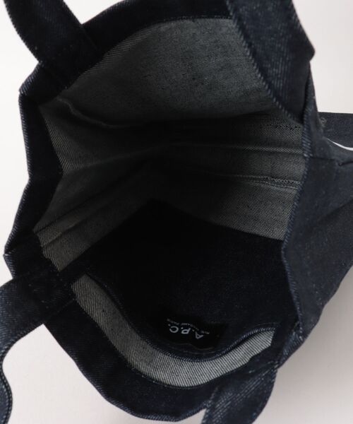 A.P.C.（アーペーセー）の「TOTE LOU SMALL（トートバッグ・レディース・ブルー・ONESIZE）」の4枚目の写真