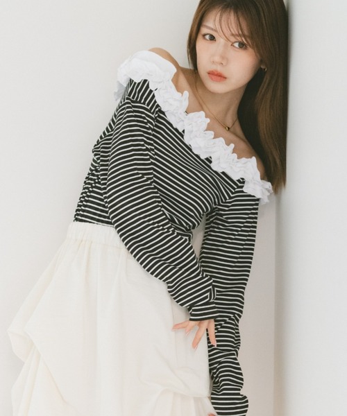 VANNIE U(ヴァニーユー)の「フリルワンショルダーカットソー(Tシャツ/カットソー・レディース・ブラック×ホワイト/ブラック・FREE)」の1枚目の写真