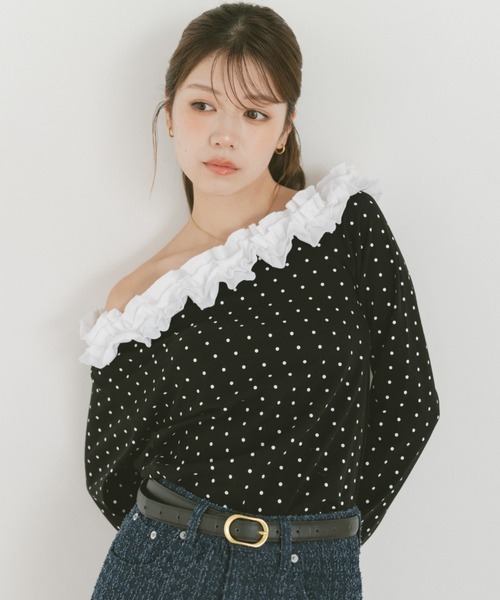 VANNIE U(ヴァニーユー)の「フリルワンショルダーカットソー(Tシャツ/カットソー・レディース・ブラック×ホワイト/ブラック・FREE)」の2枚目の写真