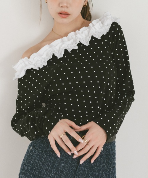 VANNIE U(ヴァニーユー)の「フリルワンショルダーカットソー(Tシャツ/カットソー・レディース・ブラック×ホワイト/ブラック・FREE)」の6枚目の写真